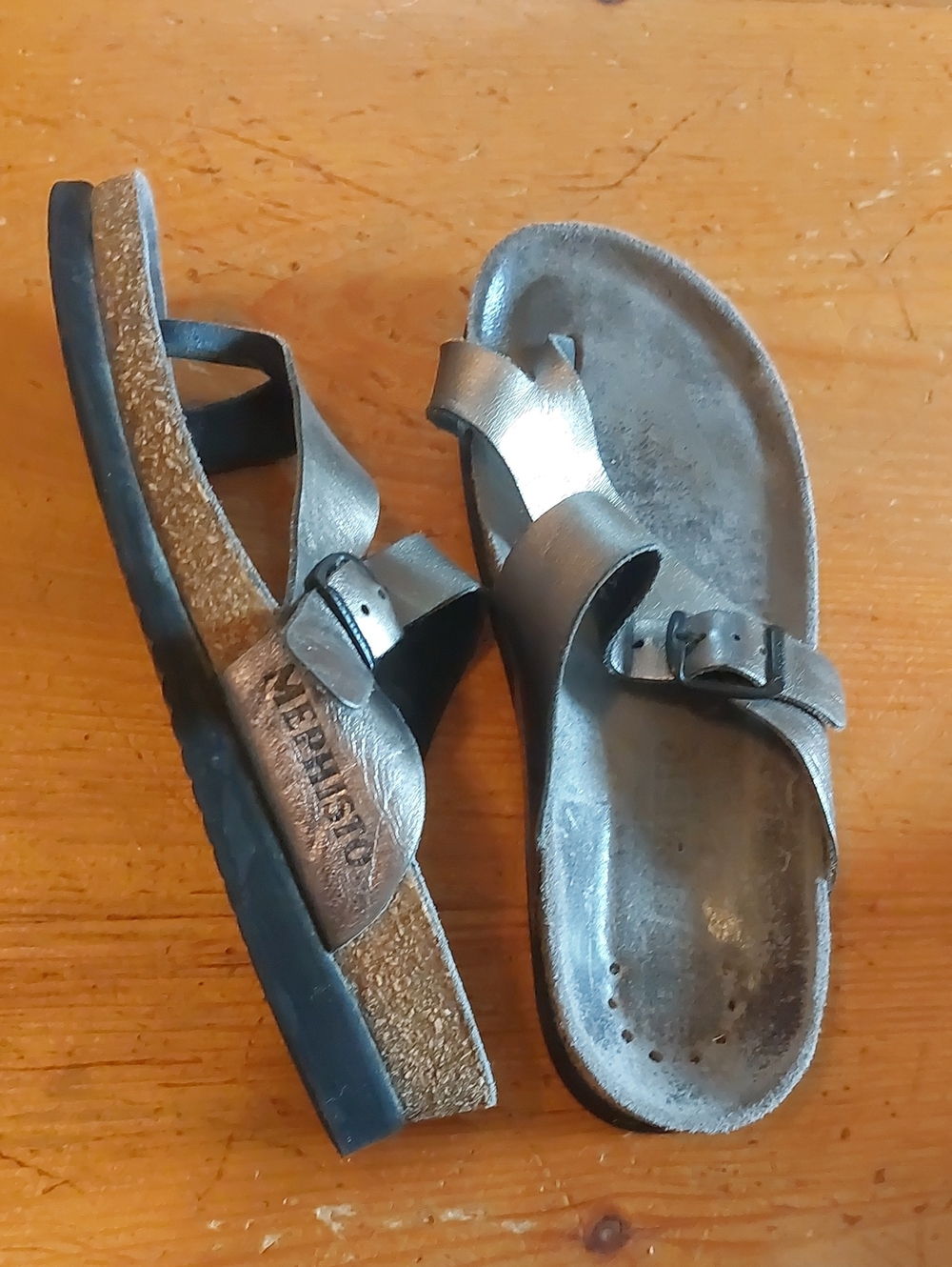 Mephisto Helen Toe-Loop Sandals Metallic Bronze Leather Women's Size 36 / US 6